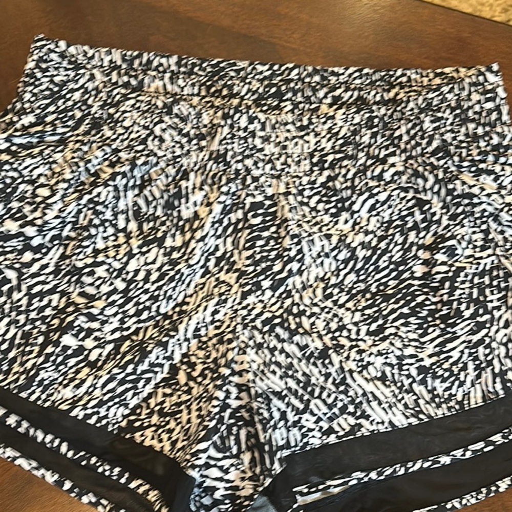 Athleta Women's Black and White Patterned Shorts